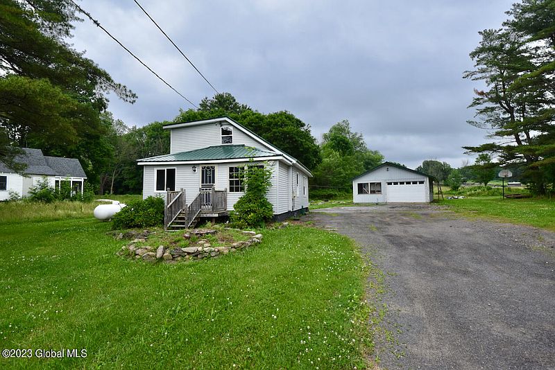 3rd image of 5886 Lake Road