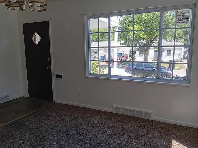 12405 Emery Ave — Photo 2