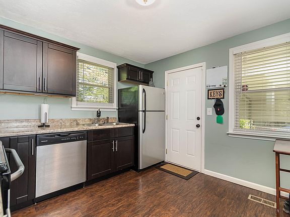 5th image of 225 Martingale Dr
