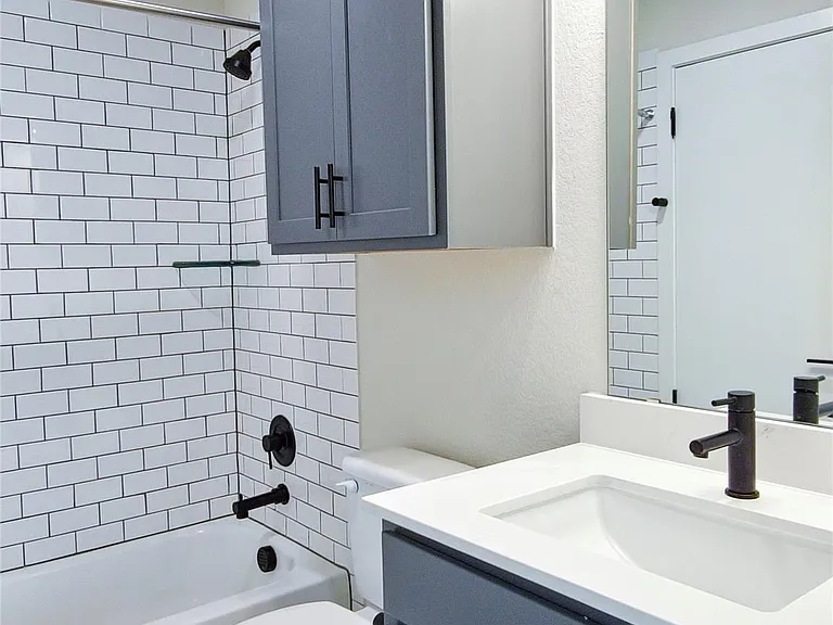 225 John Webster St — Photo 28