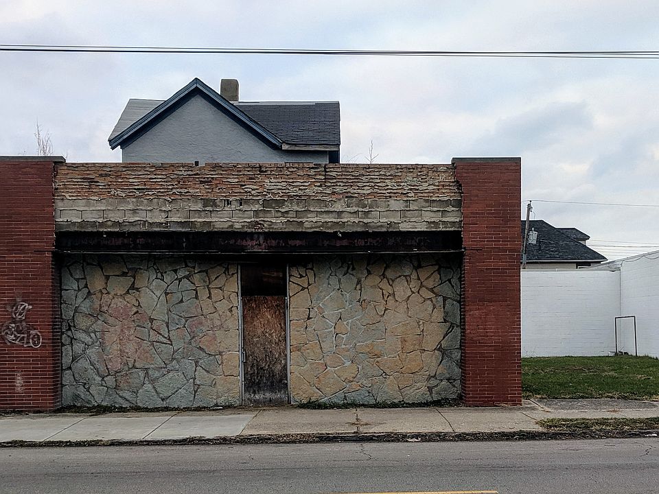 1st image of 2319 E 3rd St