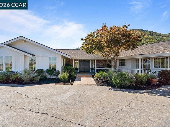 3rd image of 740 Clipper Hill Rd