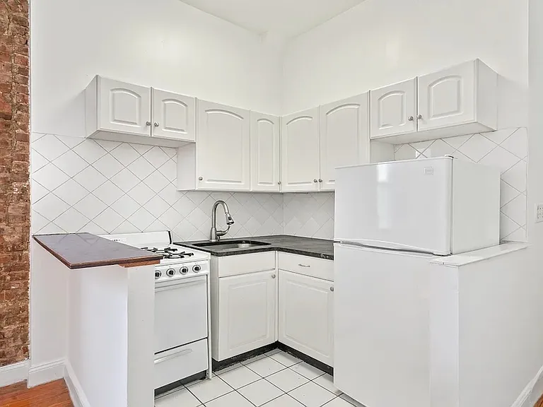 251 E 52nd St #4A — Photo 7