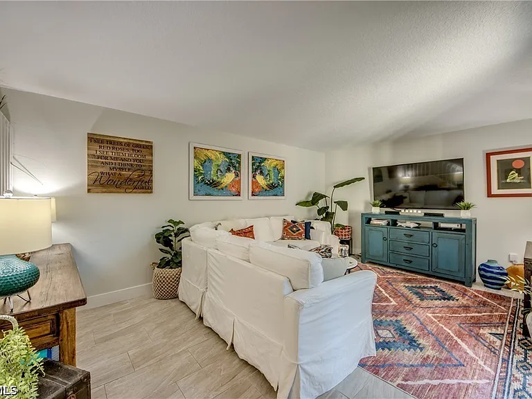 5213 Cedarbend Dr #4 — Photo 8