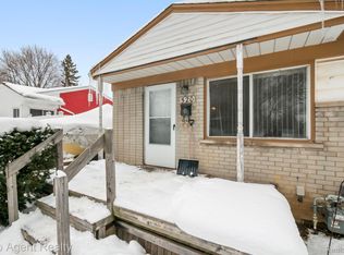 520 Linda Vista Dr, Pontiac, MI 48342