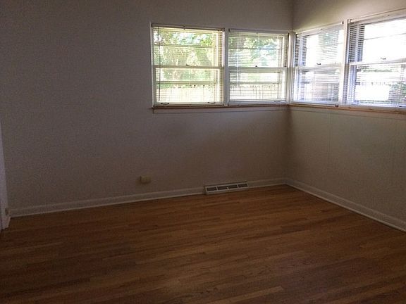 3rd image of 321 Wilshire Dr W