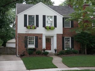 637 Elmwood St, Dearborn, MI 48124