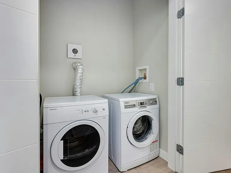 5033 Cambie St #604 — Photo 15