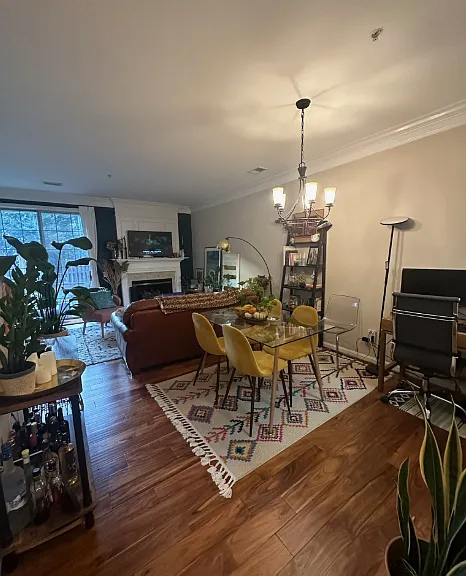 1813 Kenwood Ave — Photo 4