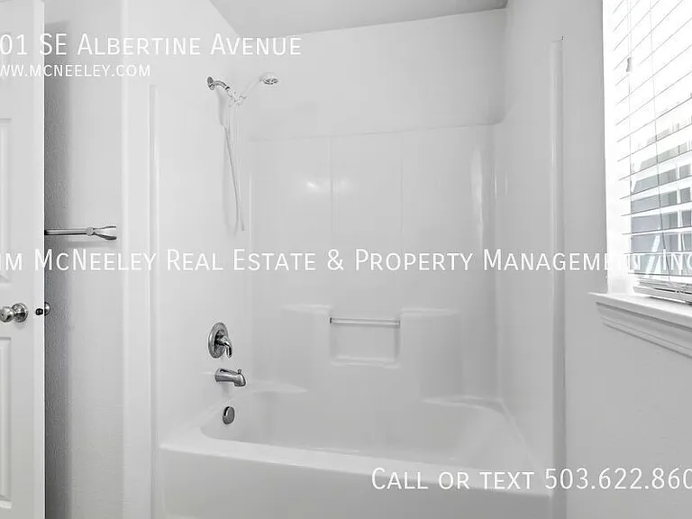 901 SE Albertine St — Photo 2