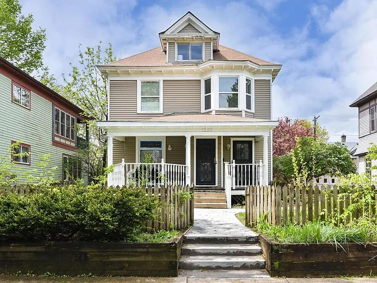 1226 Adams St NE — Photo 9