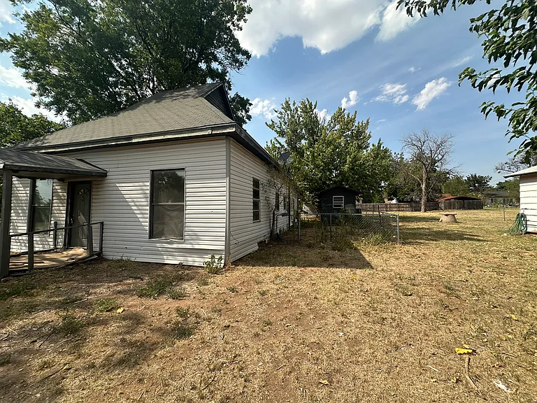 504 E Cleveland St — Photo 3