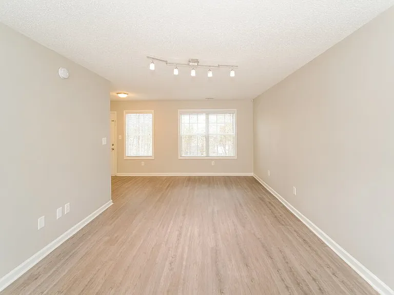 2150 Ivy Ln — Photo 4