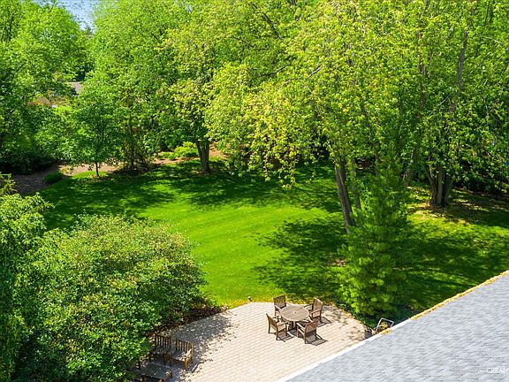 3rd image of 335 Persimmon Dr