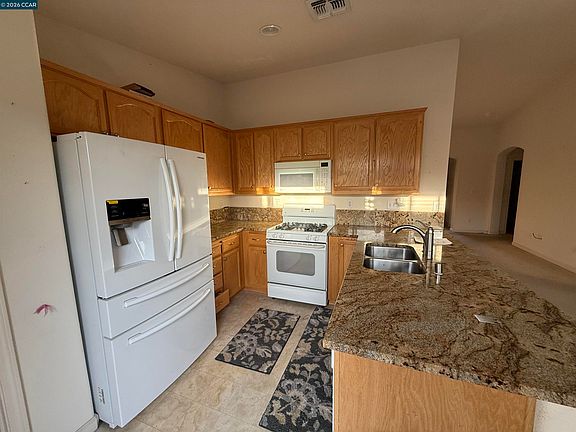 5th image of 307 Crystal Downs Dr