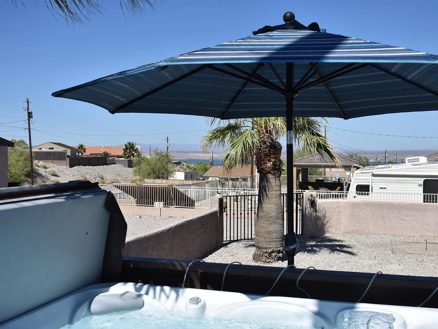 3 bed, 2.0 bath, 1282 sqft, $2,100 — Photo 2