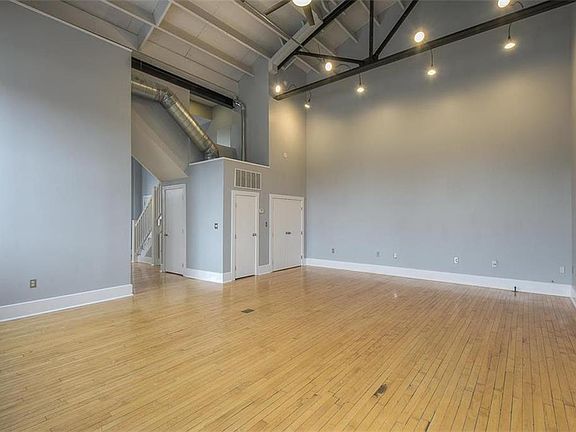 4th image of 918 E 9th St #4
