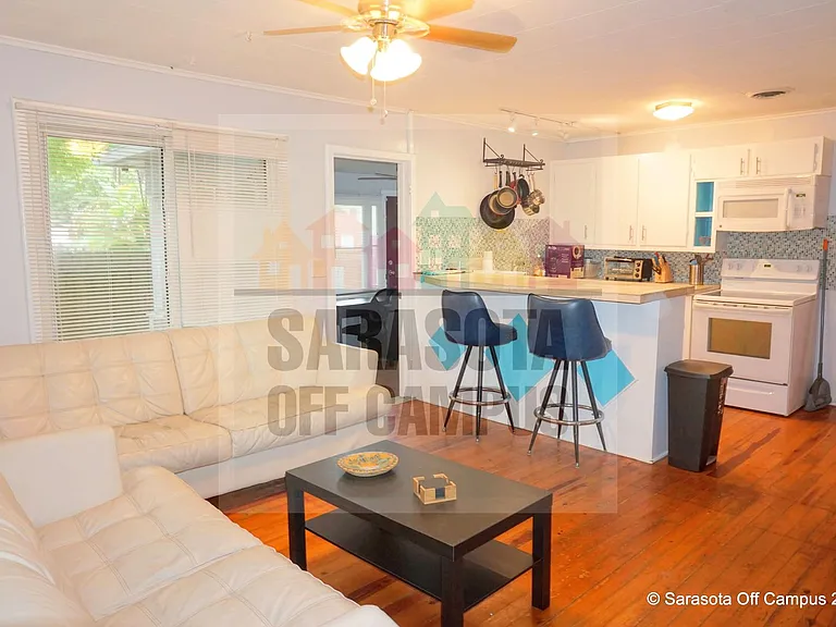 4026 Royal Palm Ave — Photo 1