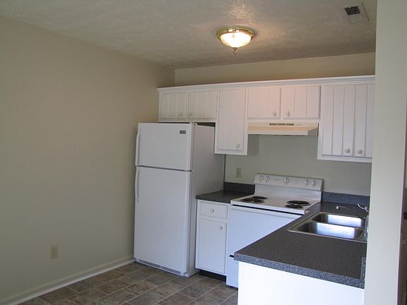 4th image of 230 Breckinridge Dr #230