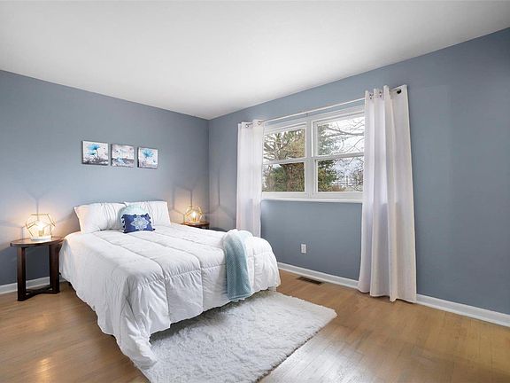3rd image of 10441 Saint Ann Ln