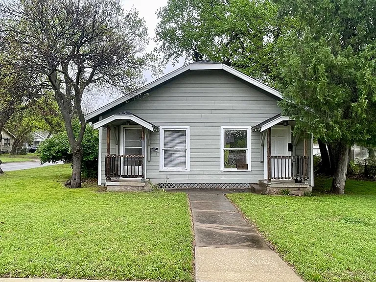 419 N Flood Ave — Photo 1