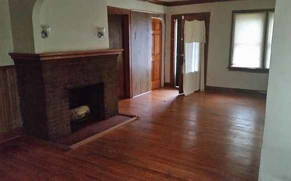 3rd image of 118 N Day Ave