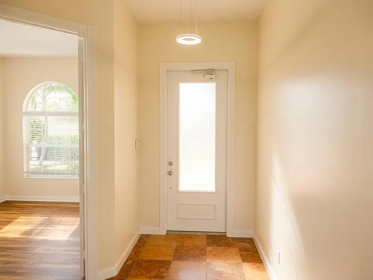 11547 SW Rockingham Dr — Photo 4