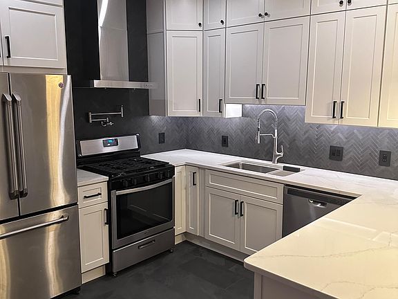 New Chef's Kitchen, Stainless Appliances, with Gas Range, Pot-filler, disposal, plenty of cabinets