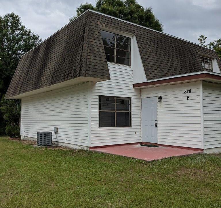 1st image of 828 NE 5th Ave #2