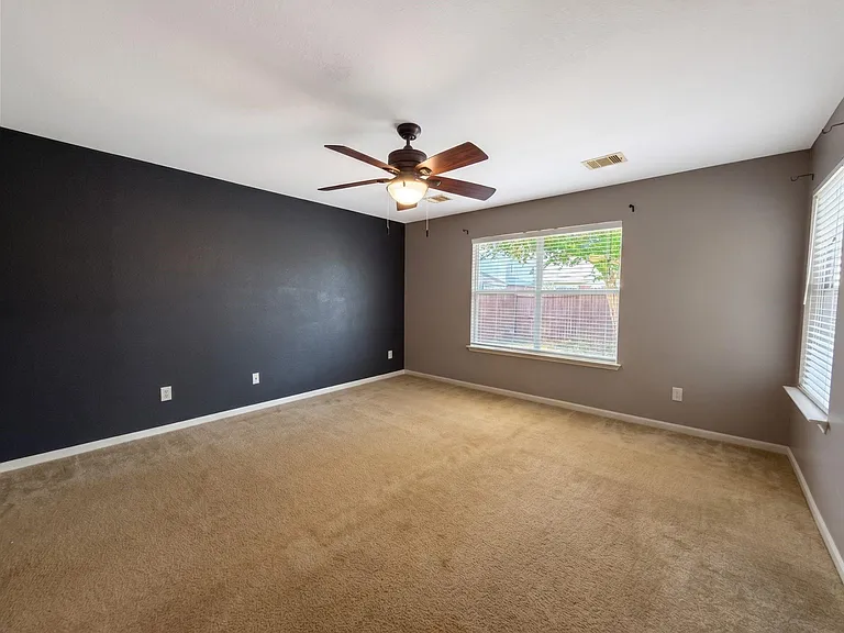 8102 Sanders Glen Ln — Photo 10