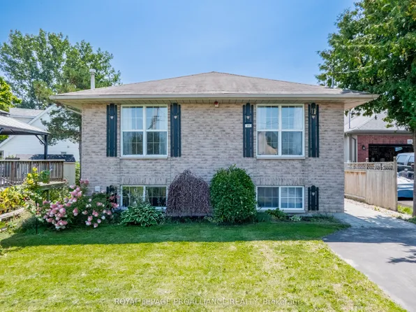 11 Carrying Place Rd, Quinte West, ON K8V 3E6