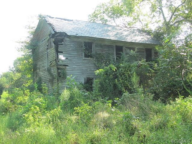 2nd image of 1419 Sports Lake Rd