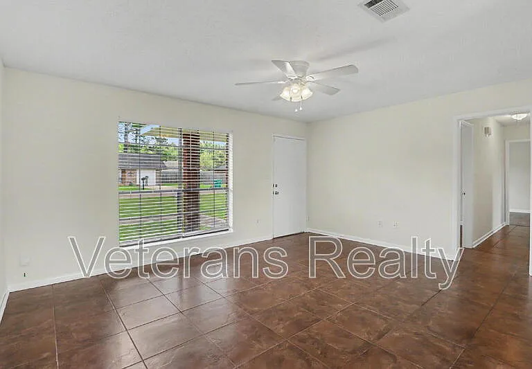 837 Tee St — Photo 3