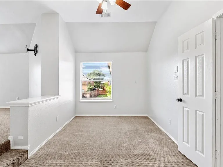 1121 London Dr — Photo 26