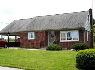 79 Pleasant View Dr, Hanover, PA 17331