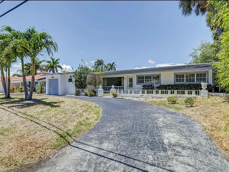 2041 Coral Reef Dr — Photo 8