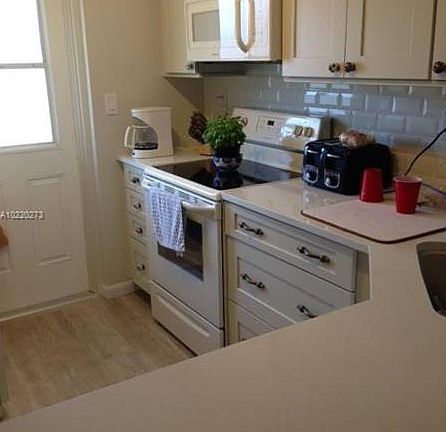4th image of 1319 E Hillsboro Blvd APT 108