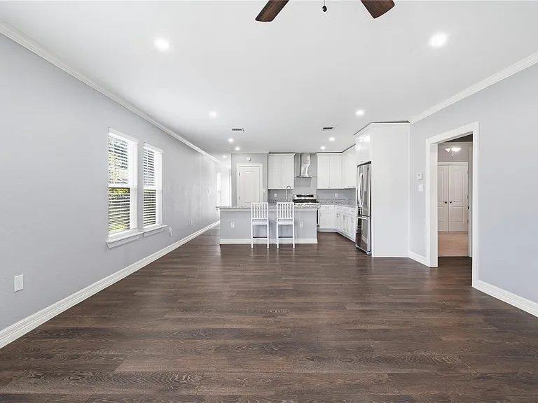 531 Woolworth St — Photo 10