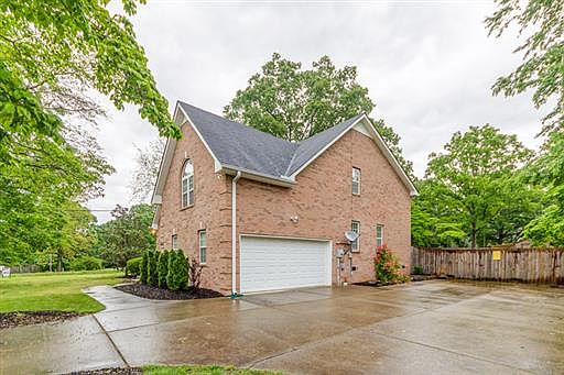 3rd image of 7800 Pinecrest Ct