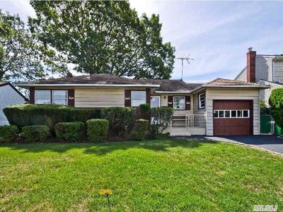424 Briarwood Rd, Massapequa, NY, 11758