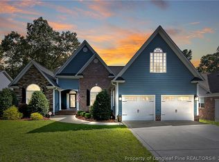 1221 Hunters Trl, Hope Mills, NC 28348