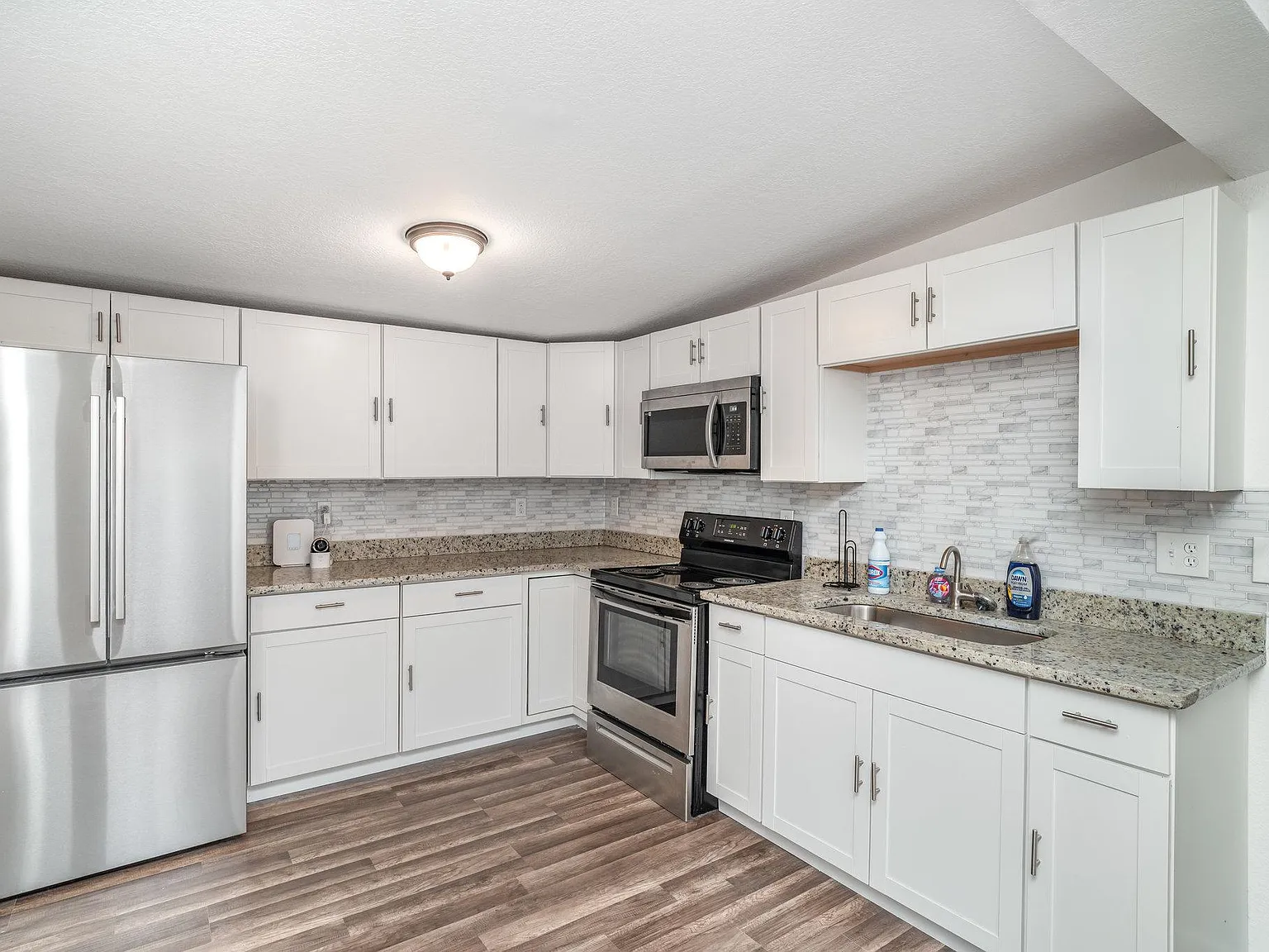 4 bed, 2.0 bath, 2262 sqft, $819 — Photo 4