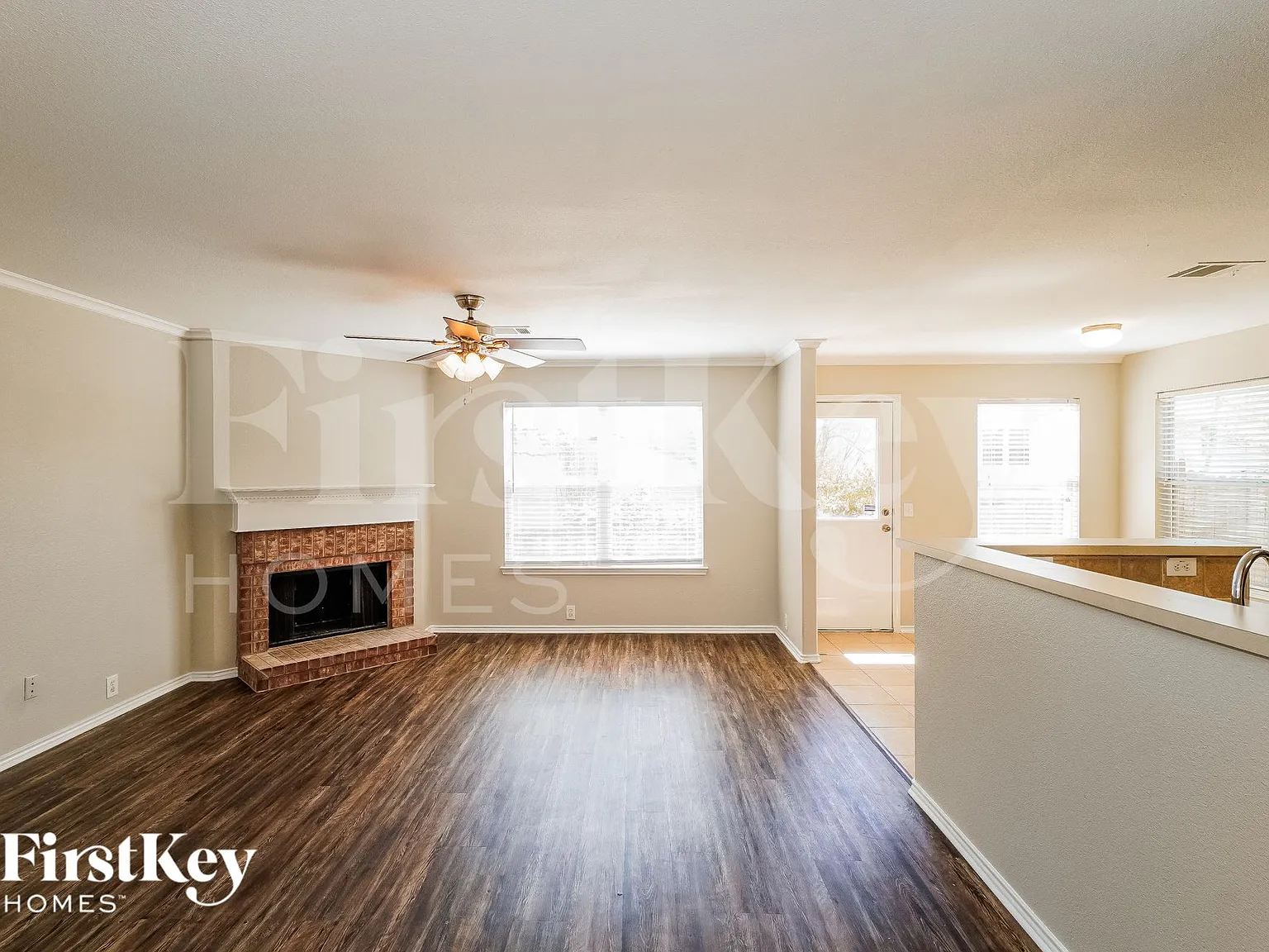 5 bed, 3.5 bath, 2560 sqft, $2,015 — Photo 3