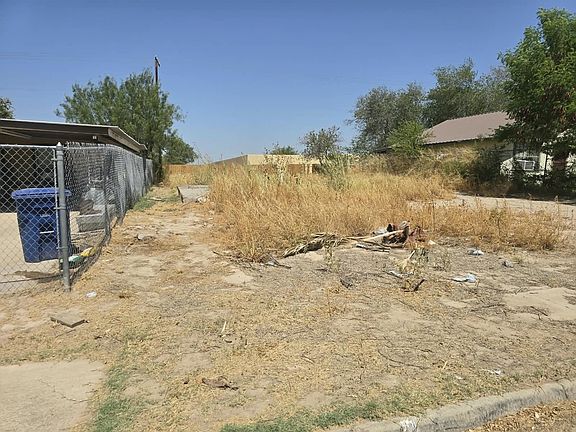 2nd image of 110 Pamplona Loop