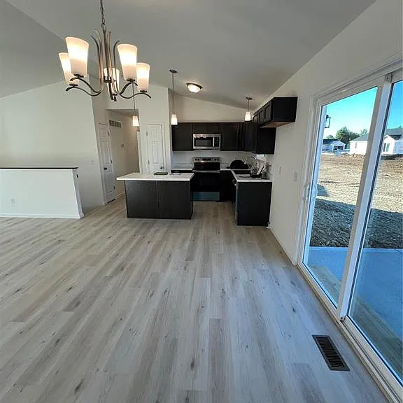 160 Rivers Edge Dr — Photo 3