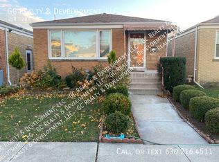 2753 W Morse Ave, Chicago, IL 60645