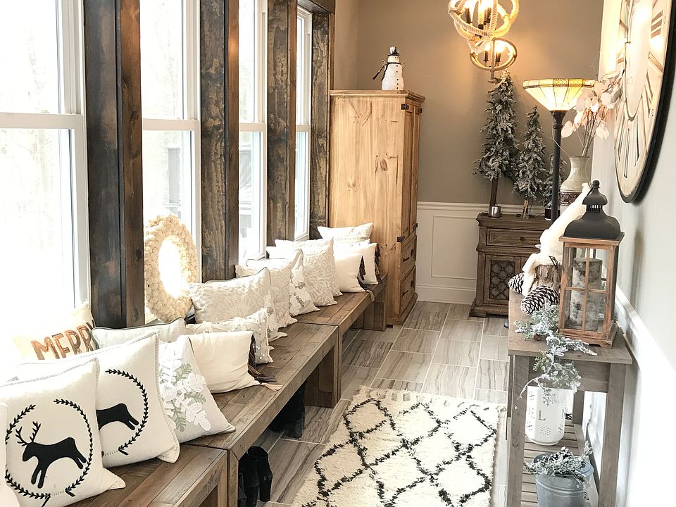 Beautiful Mudroom 