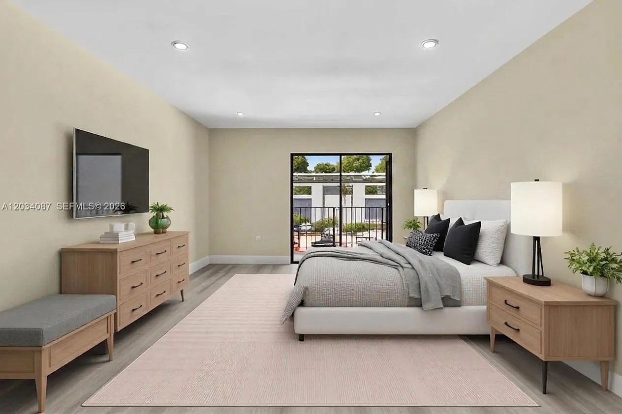 9124 Collins Ave Condo — Photo 1