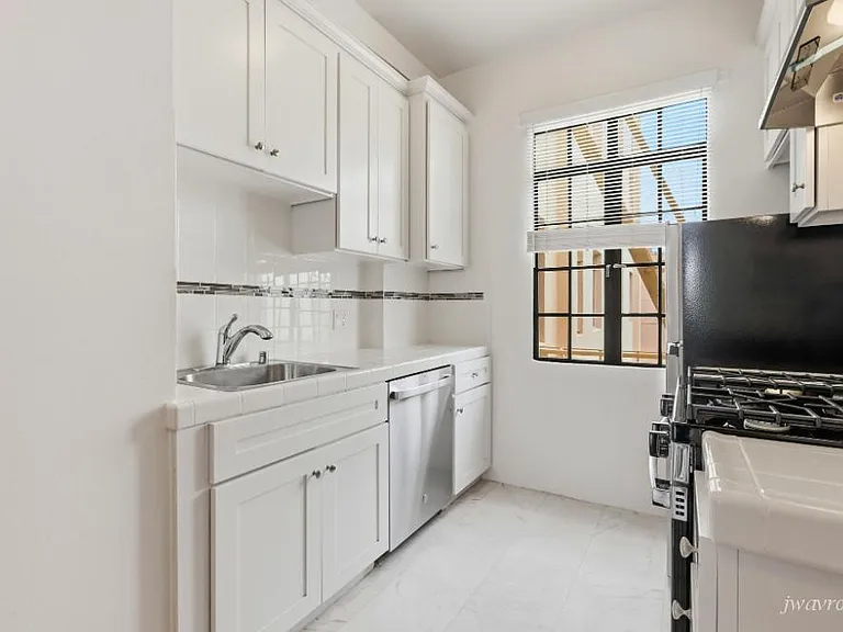 57 Hermann St #504 — Photo 2