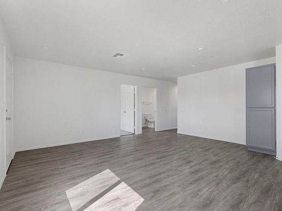 5th image of 386 E Heil Ave